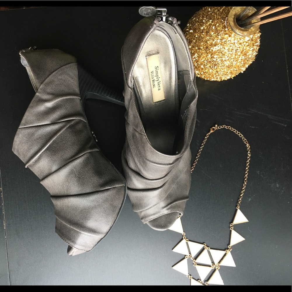 Vera Wang Gray Leather PeepToe